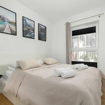Bright & Cozy With Garden And Parking By Renters Apartmán *