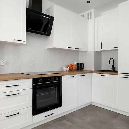 Bright & Cozy With Garden And Parking By Renters Appartamento *