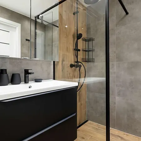 Bright & Cozy With Garden And Parking By Renters Appartamento Bielsko-Biała