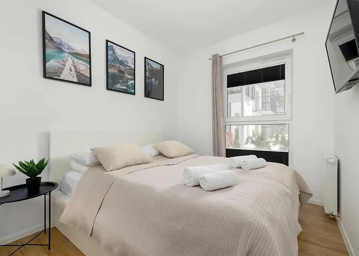 Bright & Cozy With Garden And Parking By Renters Apartmán *