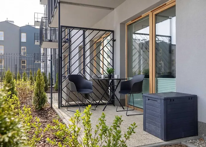 Bright & Cozy With Garden And Parking By Renters *