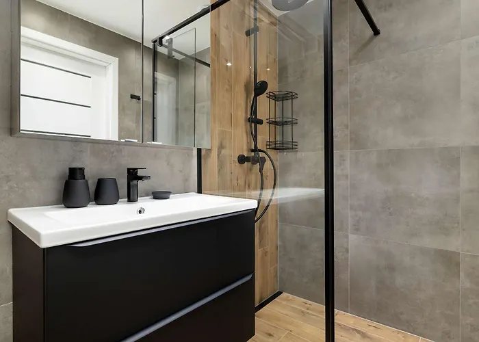 Bright & Cozy With Garden And Parking By Renters Apartmán Bílsko-Bělá